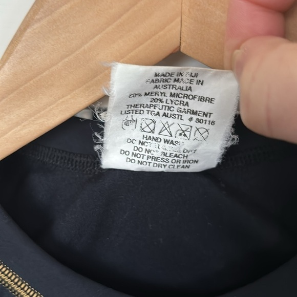 SKINS Long Sleeved Compression Shirt, Size Medium - Picture 6 of 6